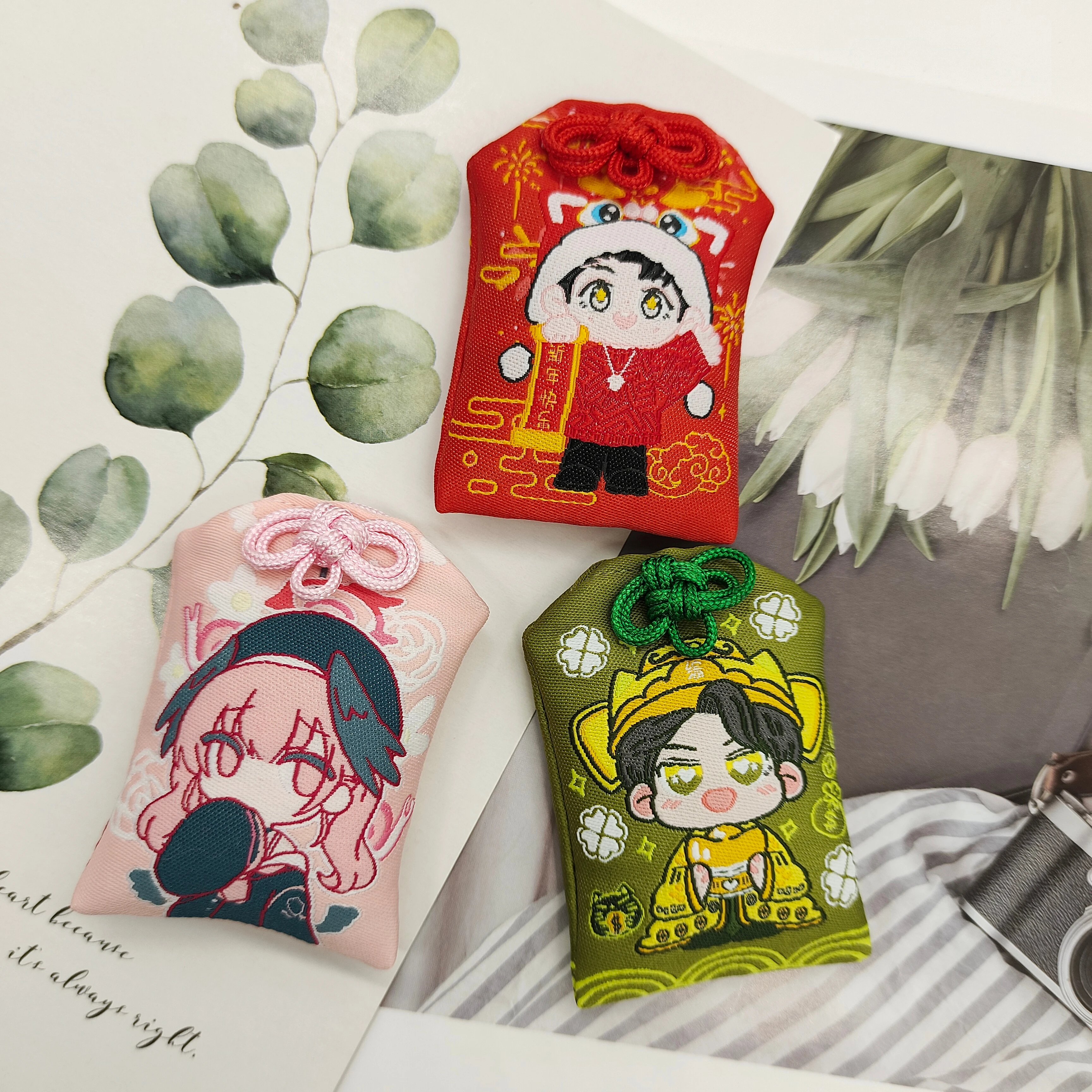 Японский амулет с подвеской в виде кошки