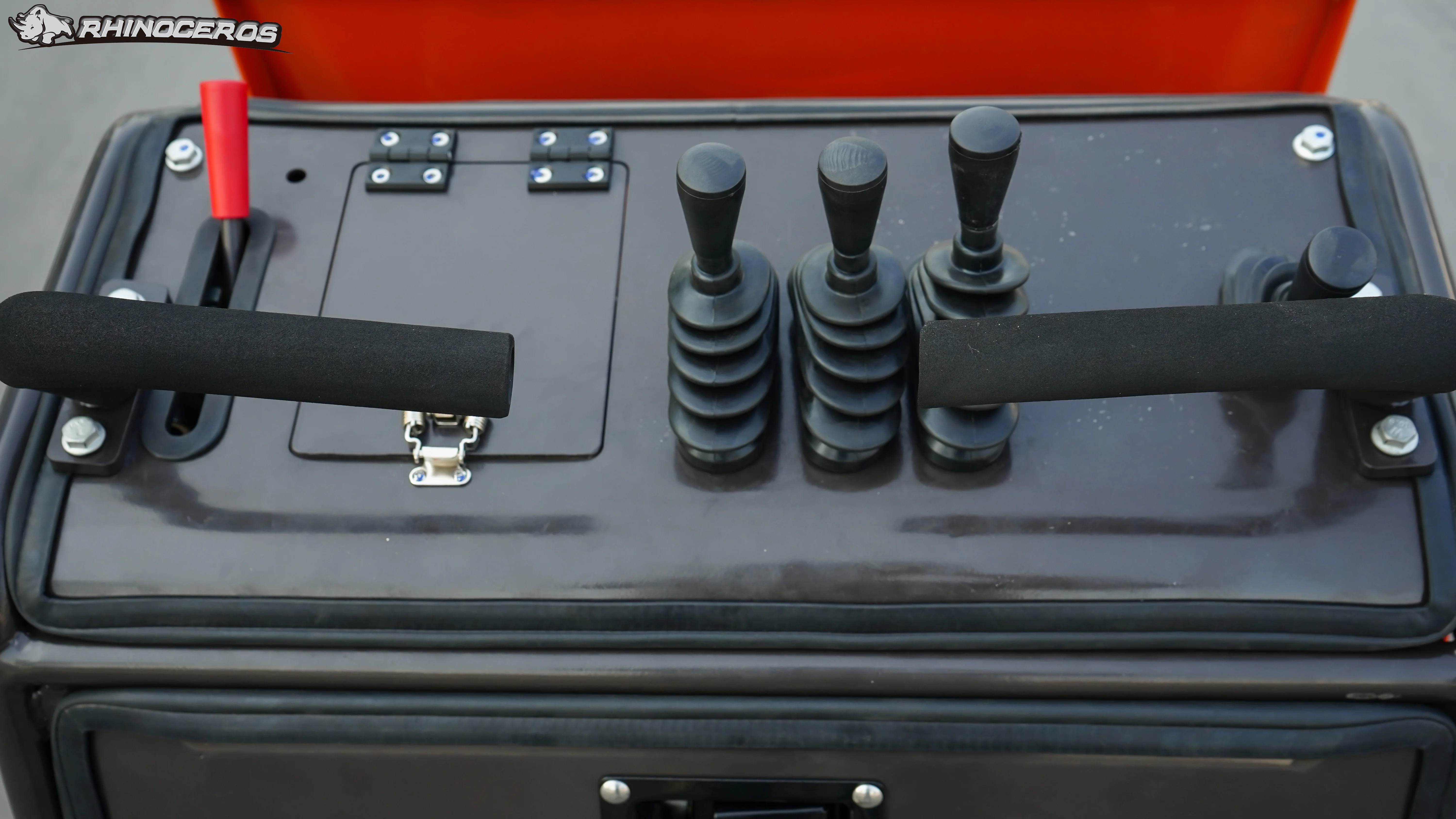 Most popular 9hp gasoline engine hydraulic tipping 500kg mini dumper truck/mini crawler dumper for construction site