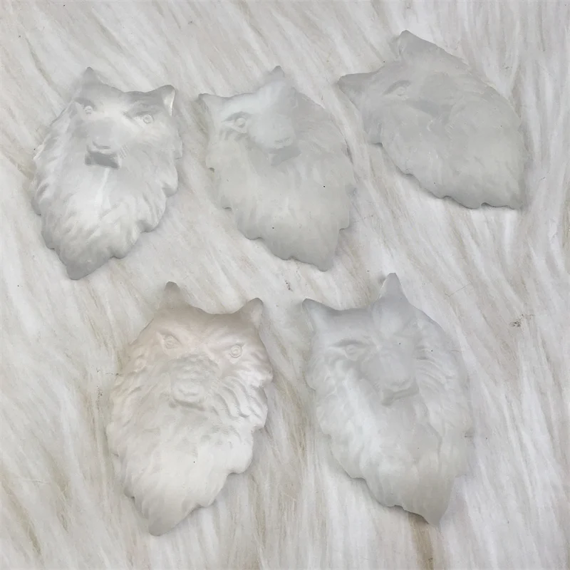 Wholesale Natural White Crafts Selenite Wolf Head Crystal Wolf Head Carving