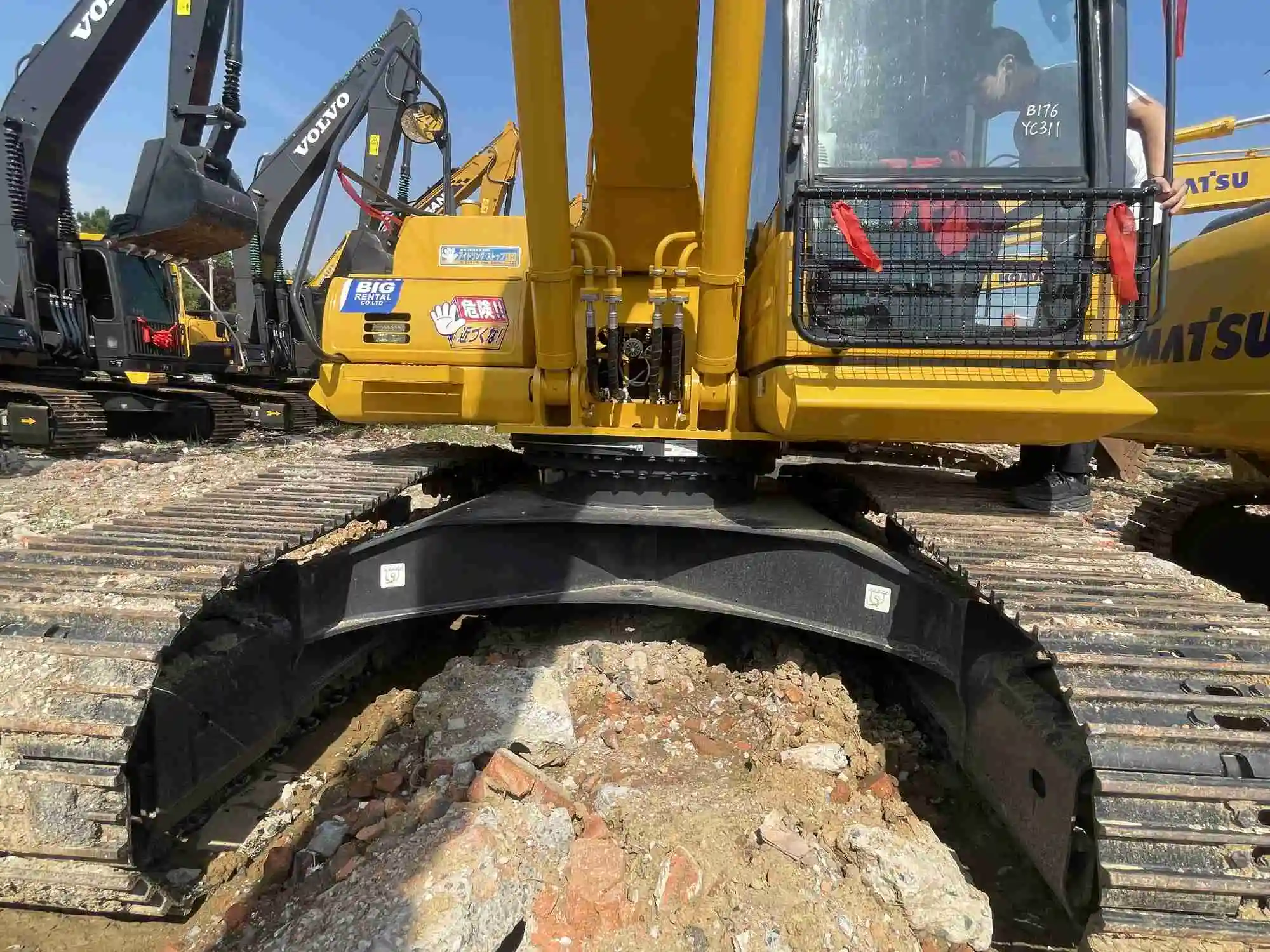 Ultra low price spot second-hand excavator KOMATSU PC220 22TON accessories complete