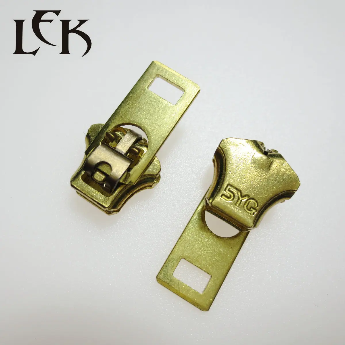 Fashion hot sale wholesale price customizable brass spring lock zipper