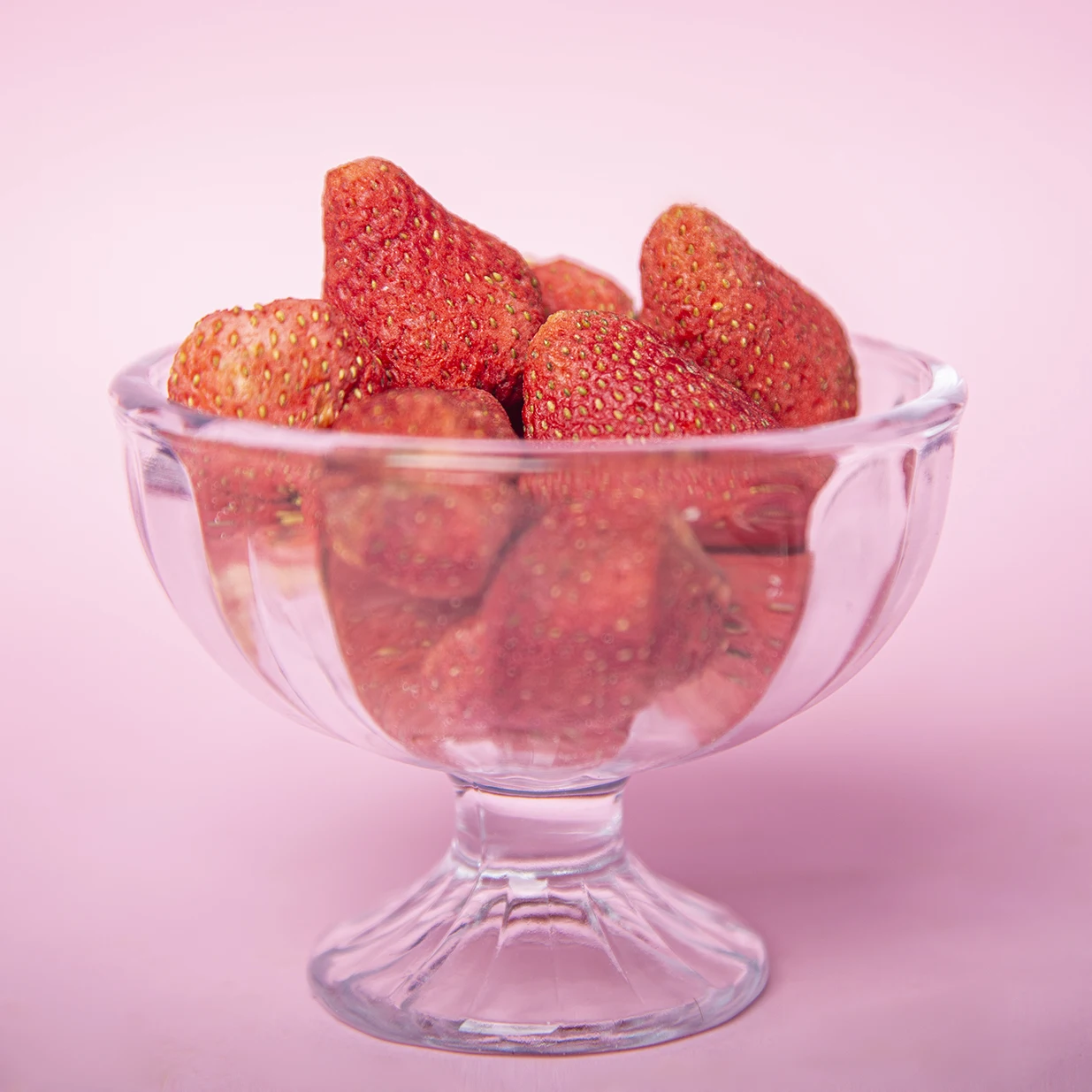 New Freeze Dried Fruit Snack 100% Natural  Freeze Dried Fruit Freeze Dried Strawberry Whole 25-35mm