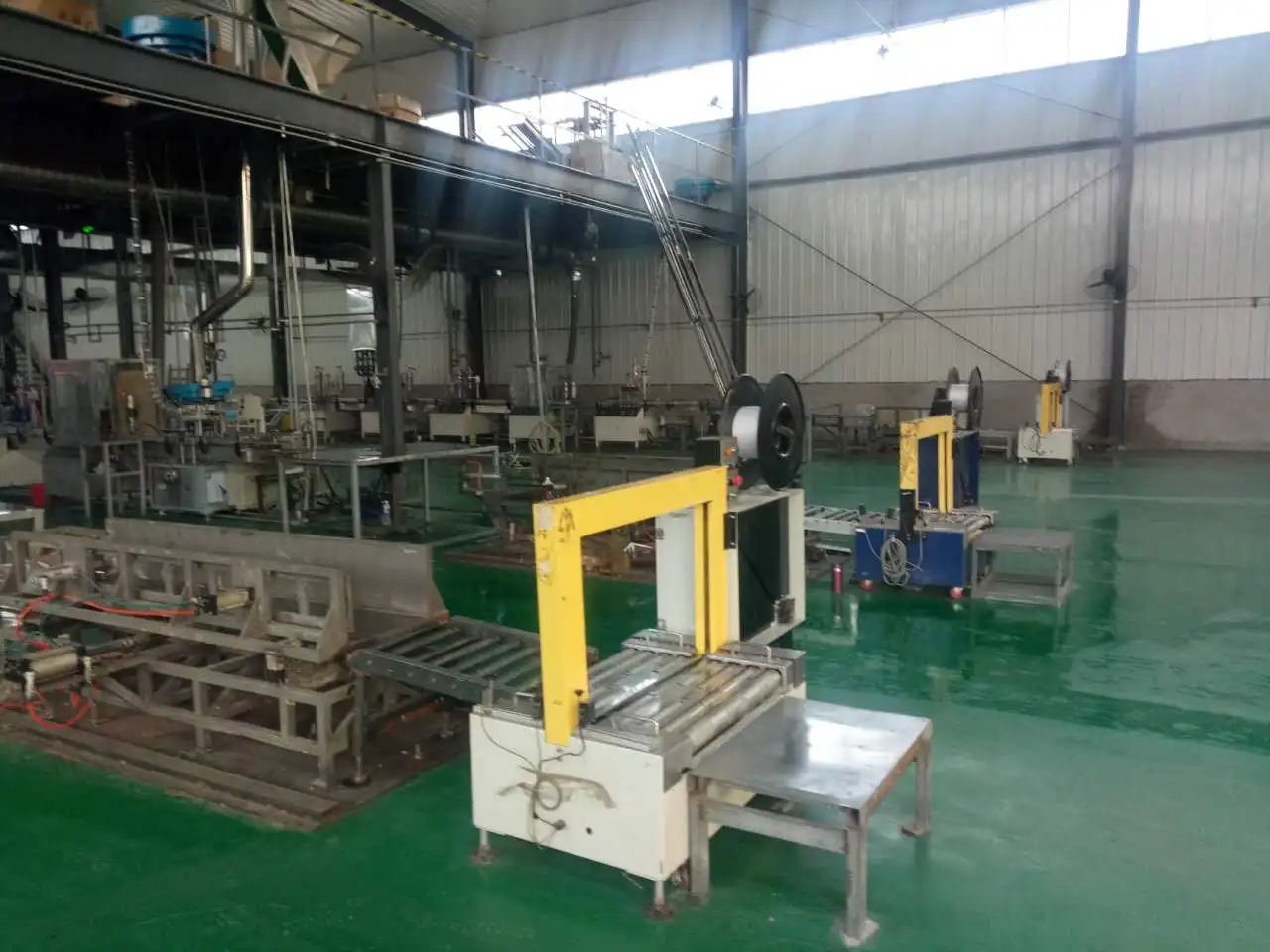 Expanding High Track Polyurethane Foam Adhesive for Insulation