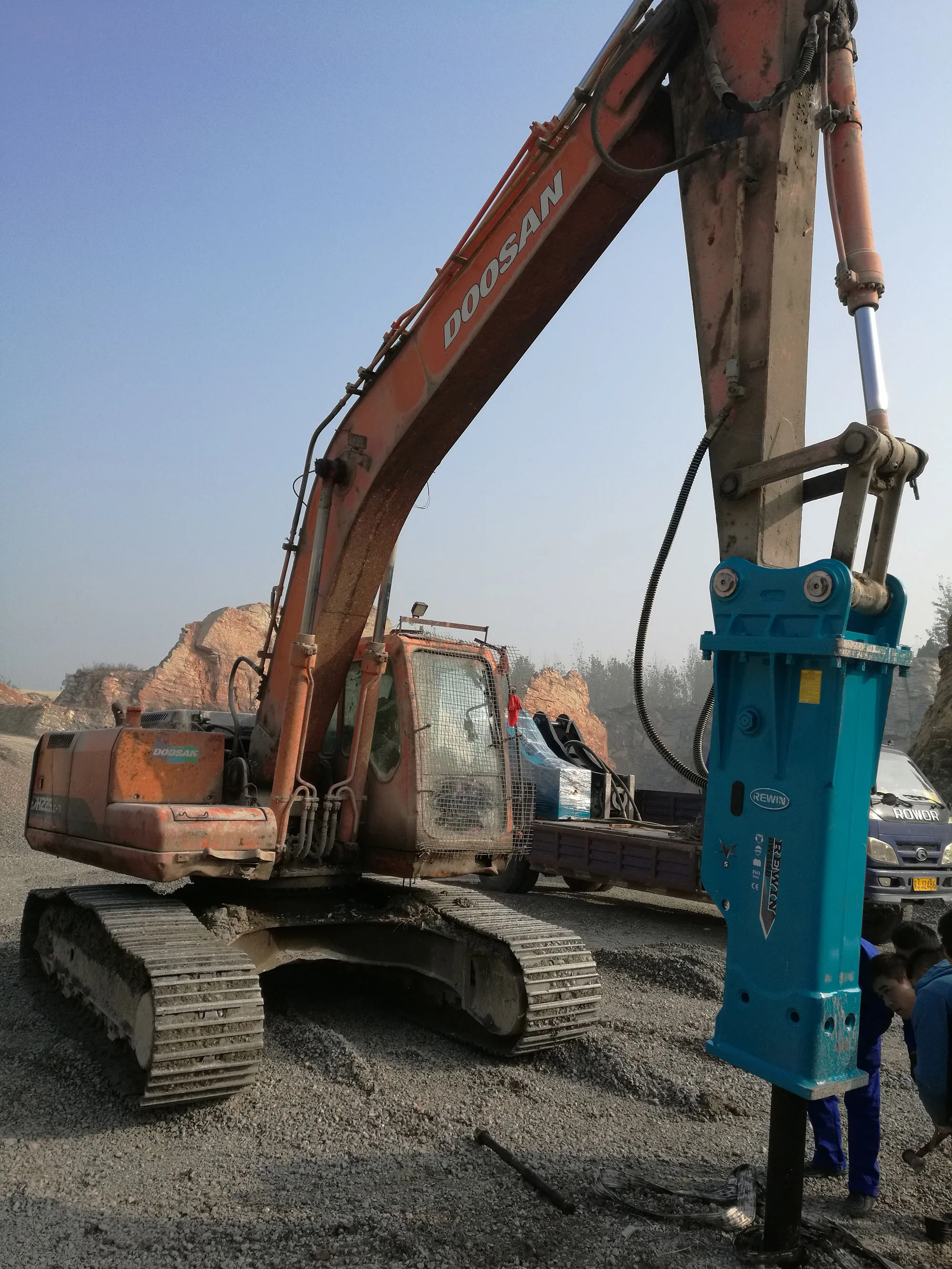 SB81N  Breaker Excavator Hammer Box Silenced Type Hydraulic Breaker