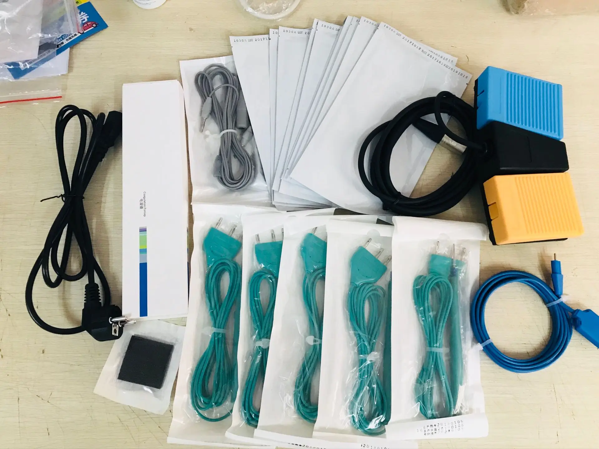 Hot selling high frequency electrosurgical unit electrosurgical generator for surgery