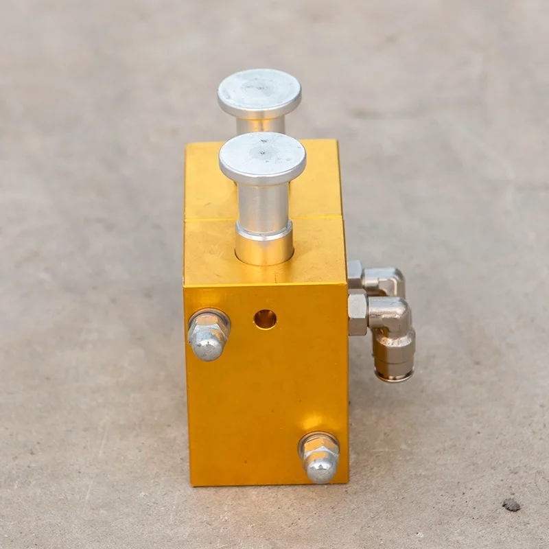 The pneumatic valve of the tanker controls the pneumatic combination switch