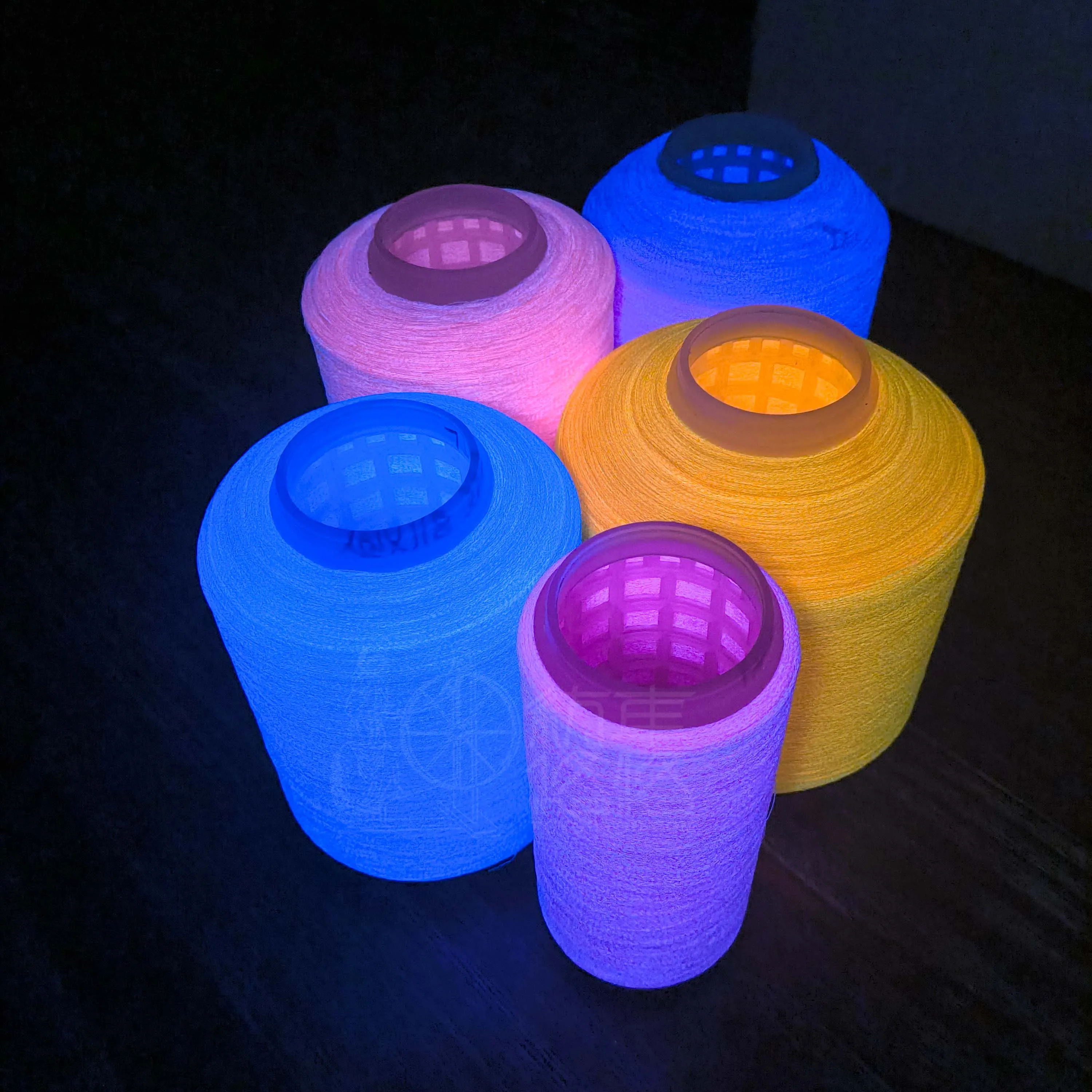 Customized Super Bright Glow in the Dark Yarn 75D 108D 150D Luminous Weaving Yarn Knitting Yarn for Holiday Gifts Christmas