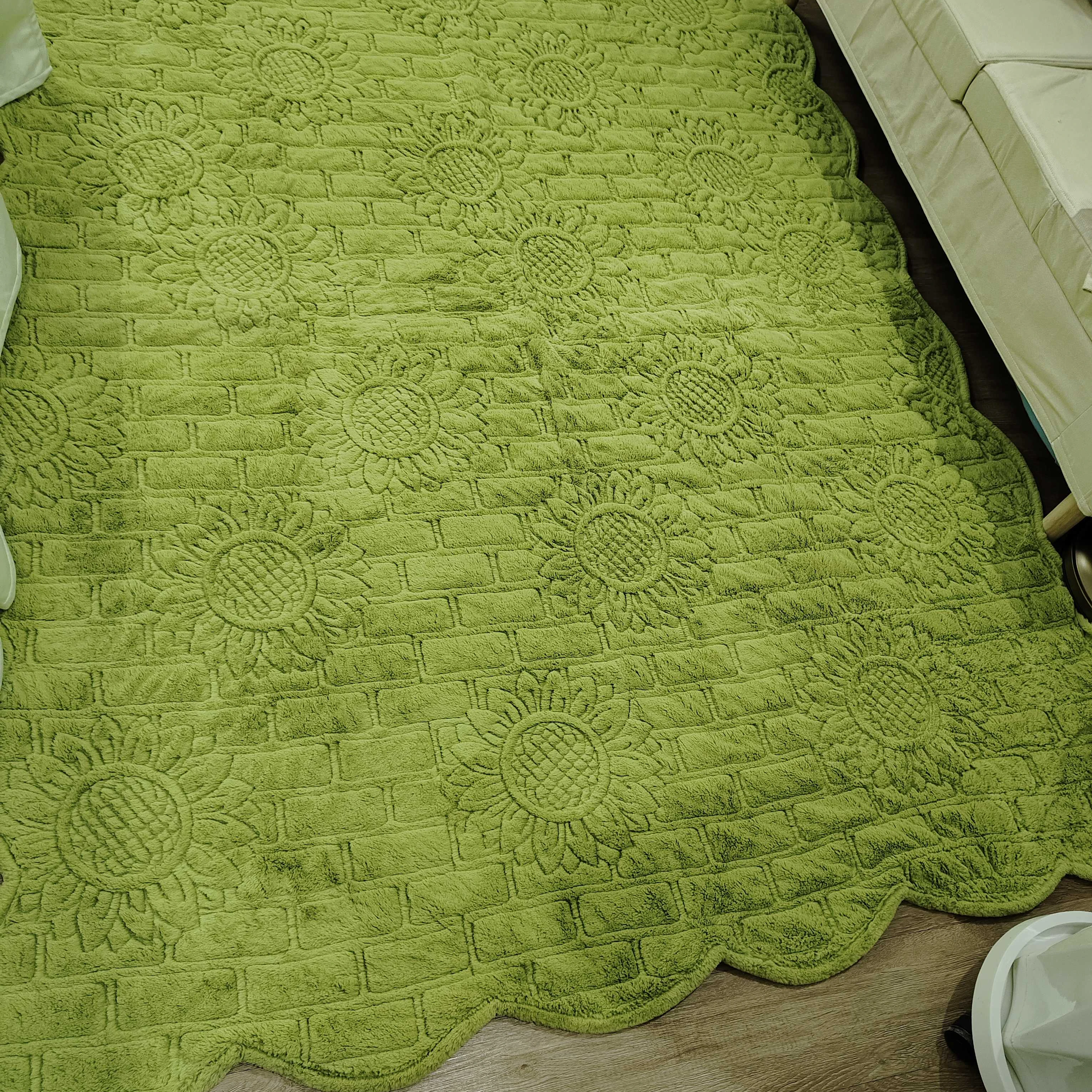 Customized Pattern Green High Quality Luxury Beautiful Carpet Decorations for Family