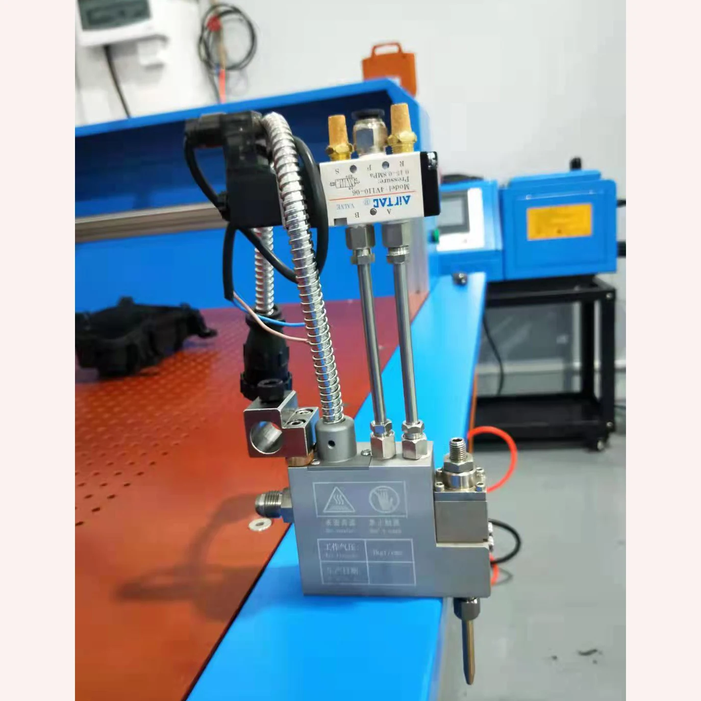 Custom Made Automatic Hot Melt Glue Dispenser Nozzle For Car Lamp