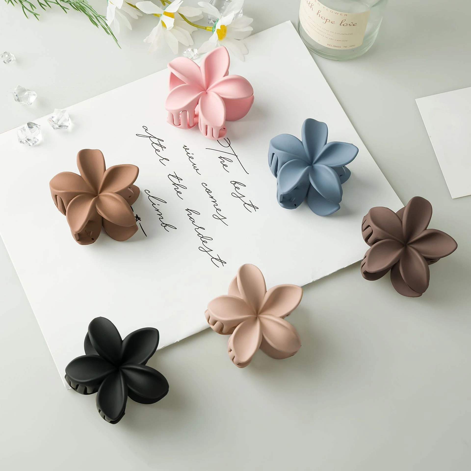 Ins Hot Selling Plastic Matte Flower Hair Claw Clip Small Size Solid Color Hair Accessories For Girls Kids
