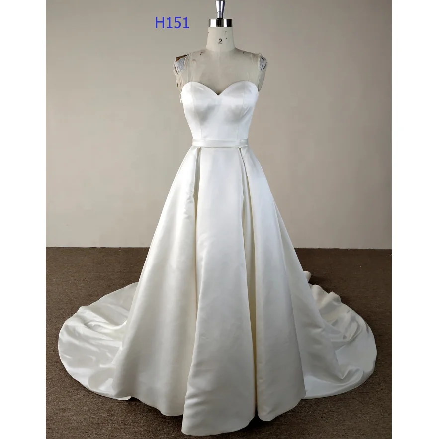 simple design Ivory sweetheart neckline sleeveless satin fabric wedding dress