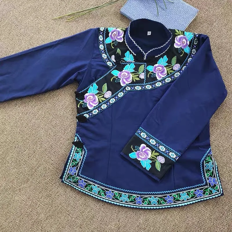 
China National embroidered top 