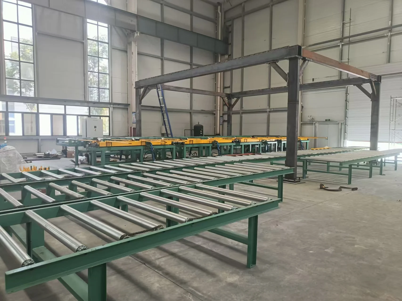 New Automatic Continuous PU Sandwich Roof Wall Panel Production Line Making Machine