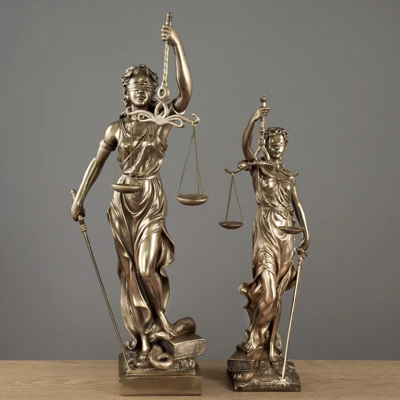 Light luxury goddess of justice statue decoration creative European-style judicial balance law firm office desktop decoration