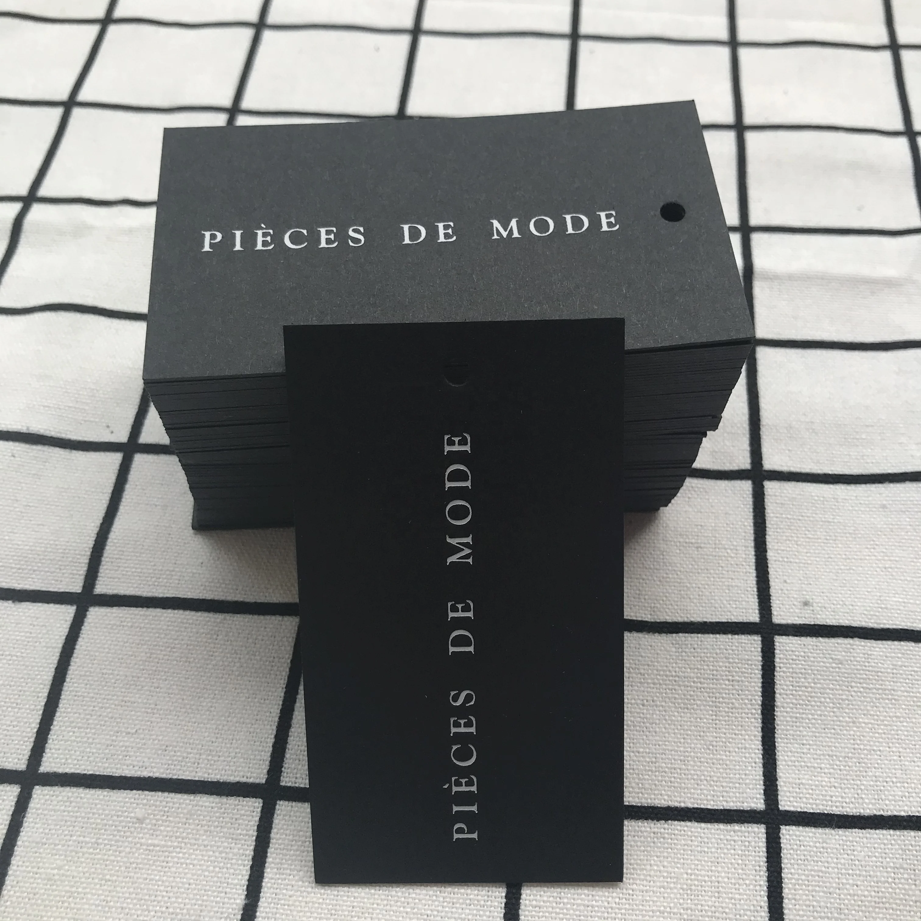 Recyled High Quality Black Card Paper Hang Tag for Clothing