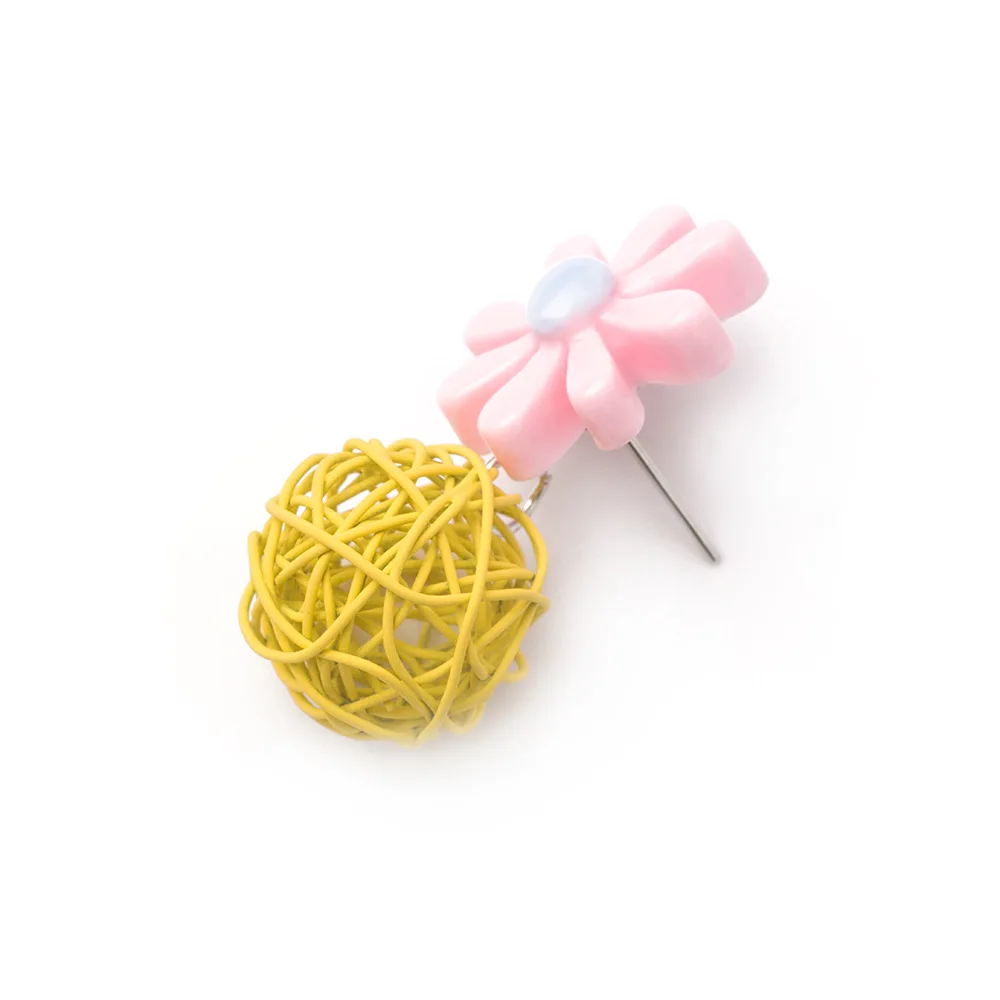 
Korean Candy Colored Daisy Flowers Hollow Out Woven Circular Ins Small Fresh And Sweet Joker Temperament Earrings 