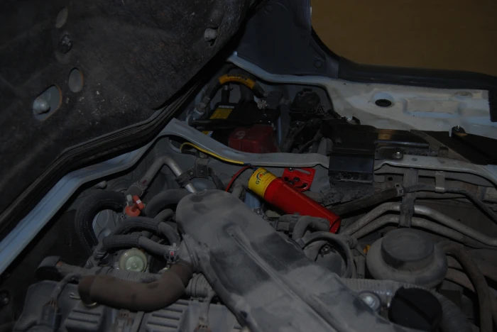 Compact car fire extinguisher