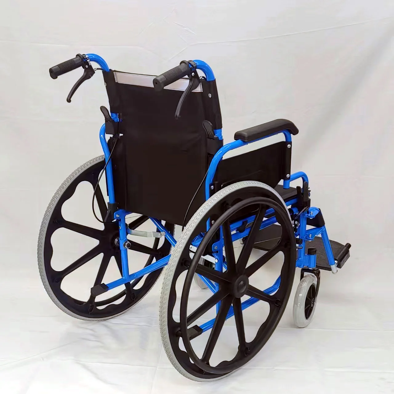 Дешевая складная инвалидная коляска портативная для инвалидов