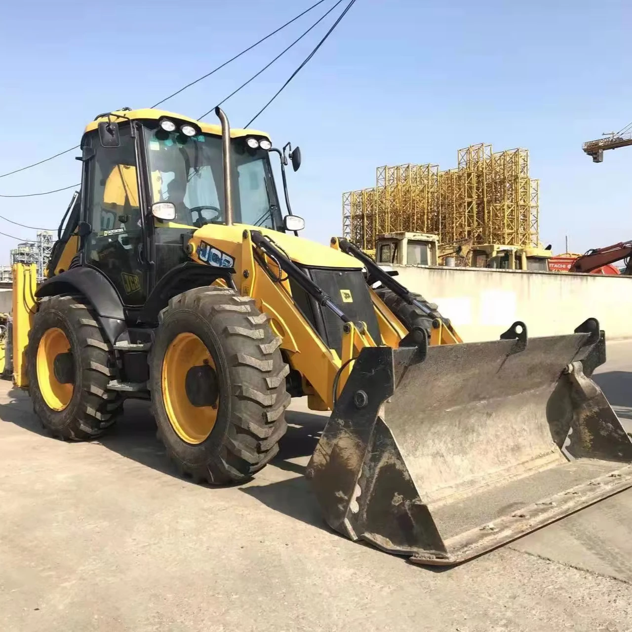 Экскаватор-погрузчик jcb