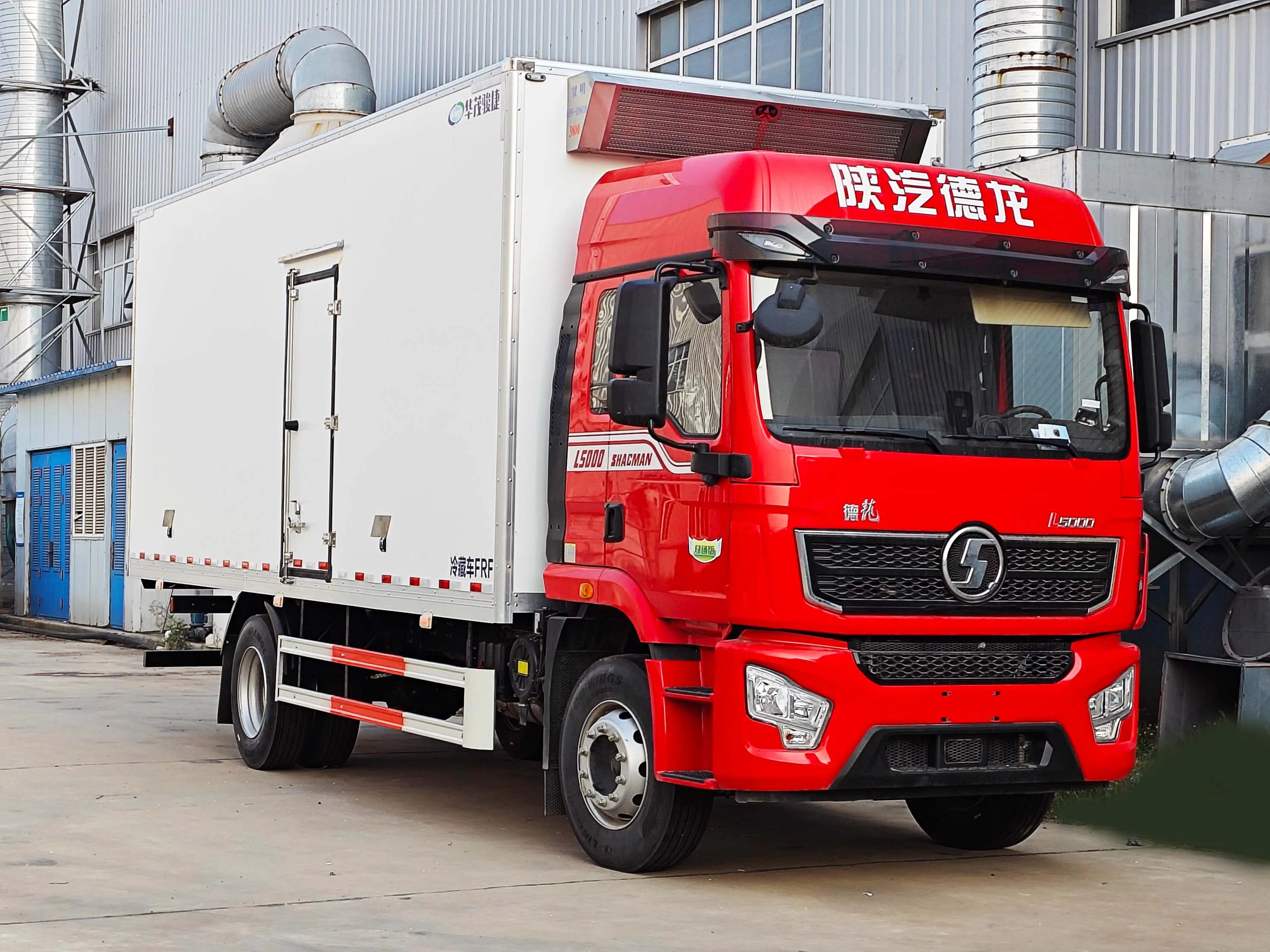 China manufacturer shaanxi delong x5000 front four rear eight refrigerated box truck for sale refrigerated trucks