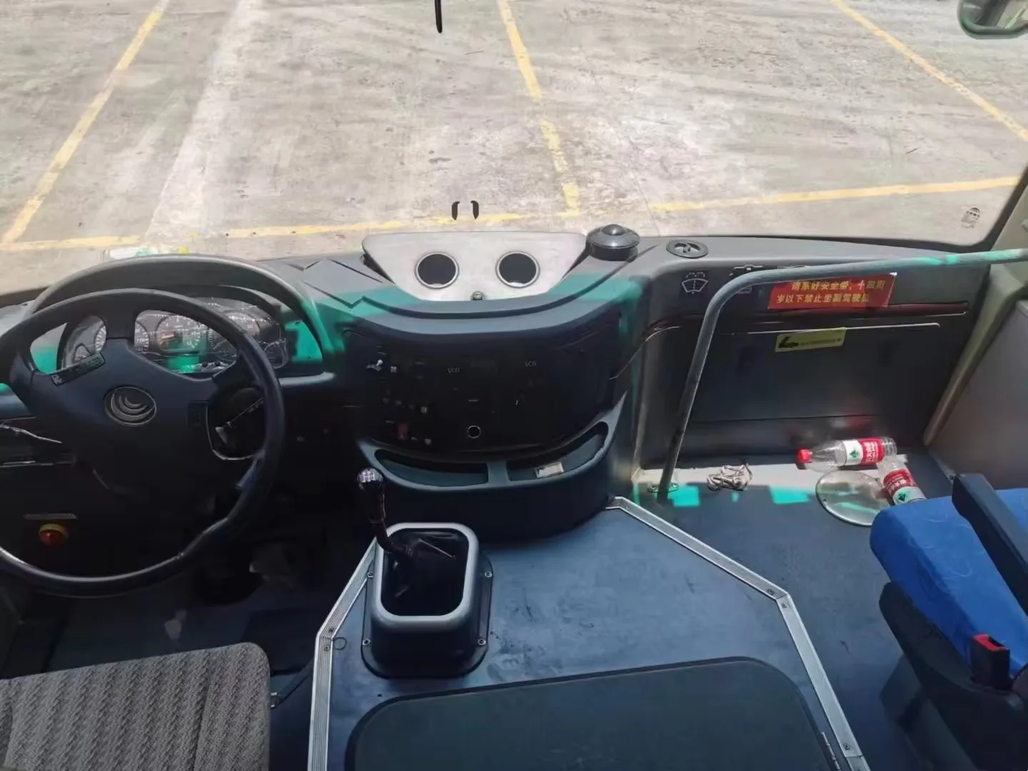 Best Selling Used Youtong Buses ZK6752 Front Engine Coaches and City Bus for Sale Diesel Fuel Manual Transmission
