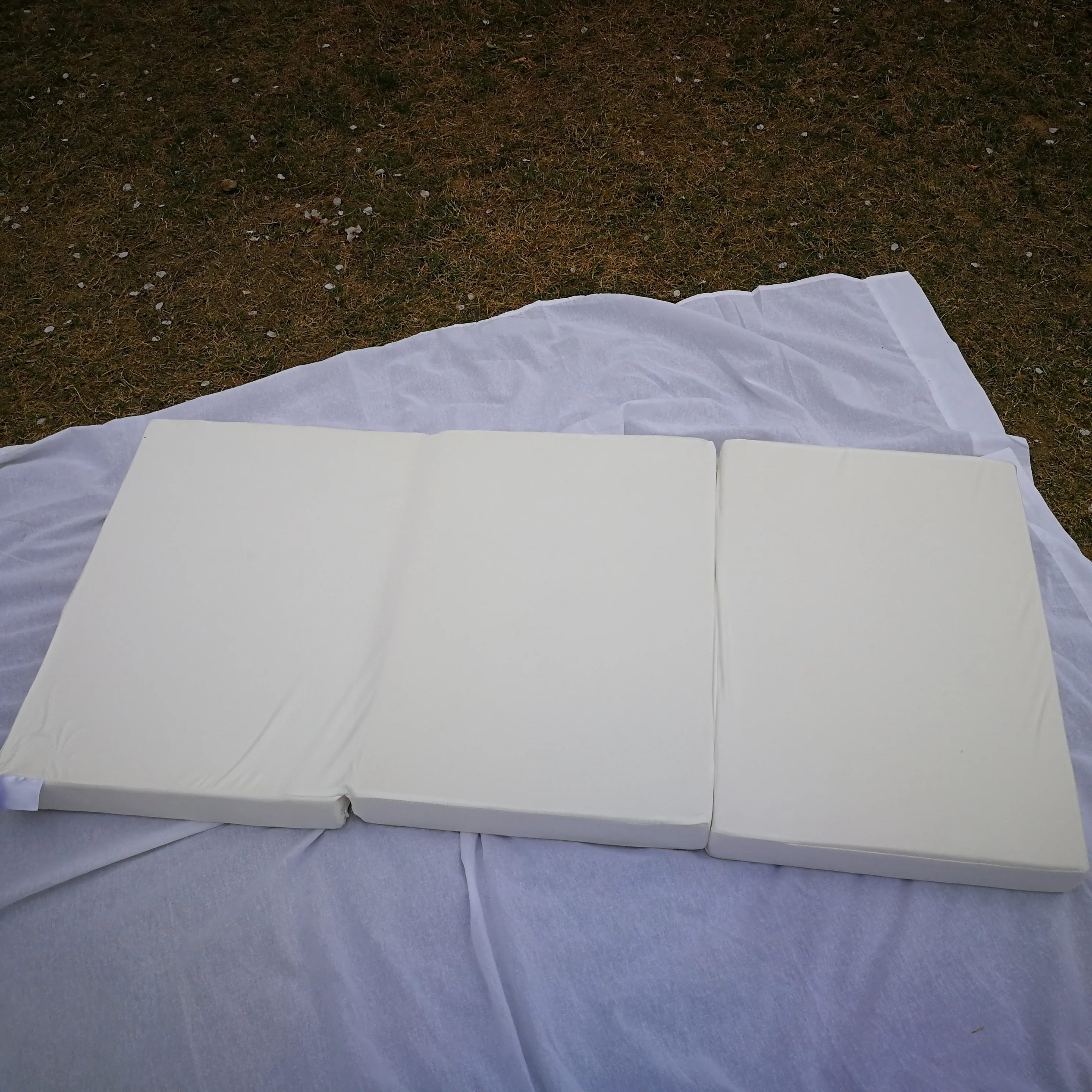 Comfortable baby breathable travelling three folded camping mattress for hiking