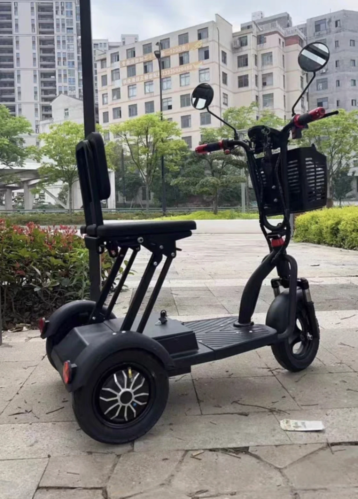 2024 electric pedicab Hot sale 60V  long range tricycle motorcycle electric scooter  for adult
