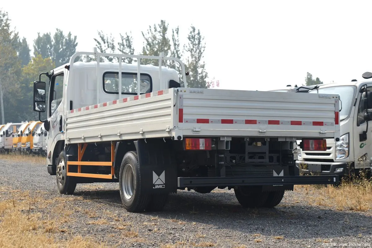 New Model T822 Small Light JMC Carrying Plus Cargo Truck With Euro 2  Engine 92HP For Sales