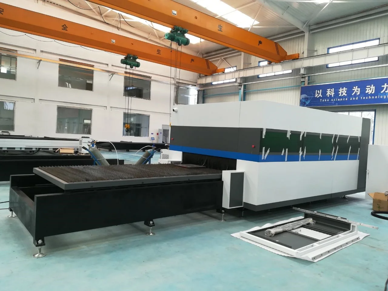 Factory enclosed protective fiber laser cutting machine for metal sheet / full covered fiber laser cutter