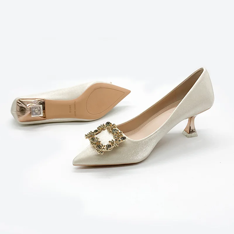 latest design Women pointed low heel dress high heels luxurious Satin Pearl Rhinestone Bridal Wedding Shoes 6cm pumps for ladies