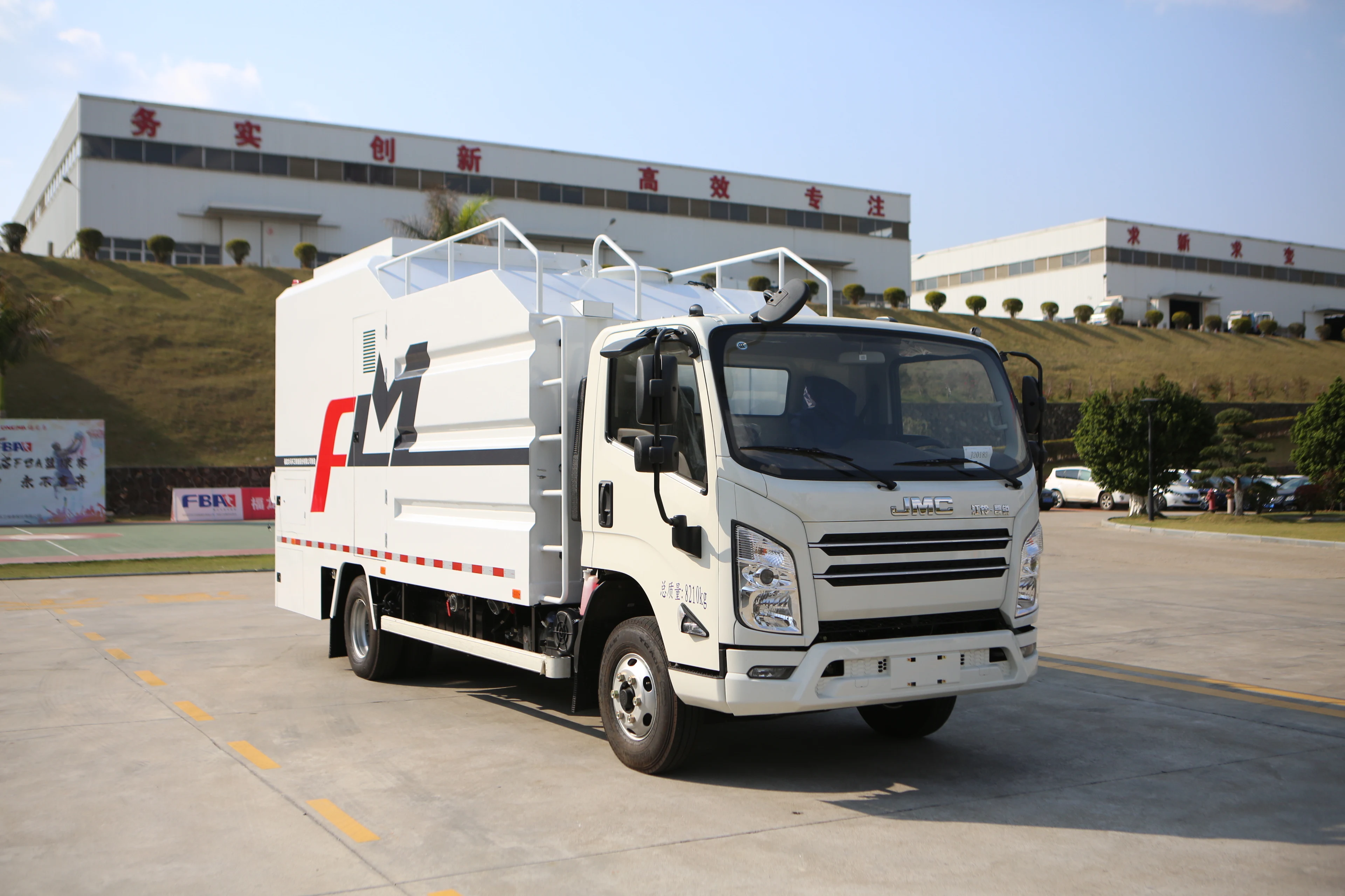 FULONGMA Hot Sale Garbage Bin Cleaning Truck 4*2 Dustbin Cleaning Truck For Sale