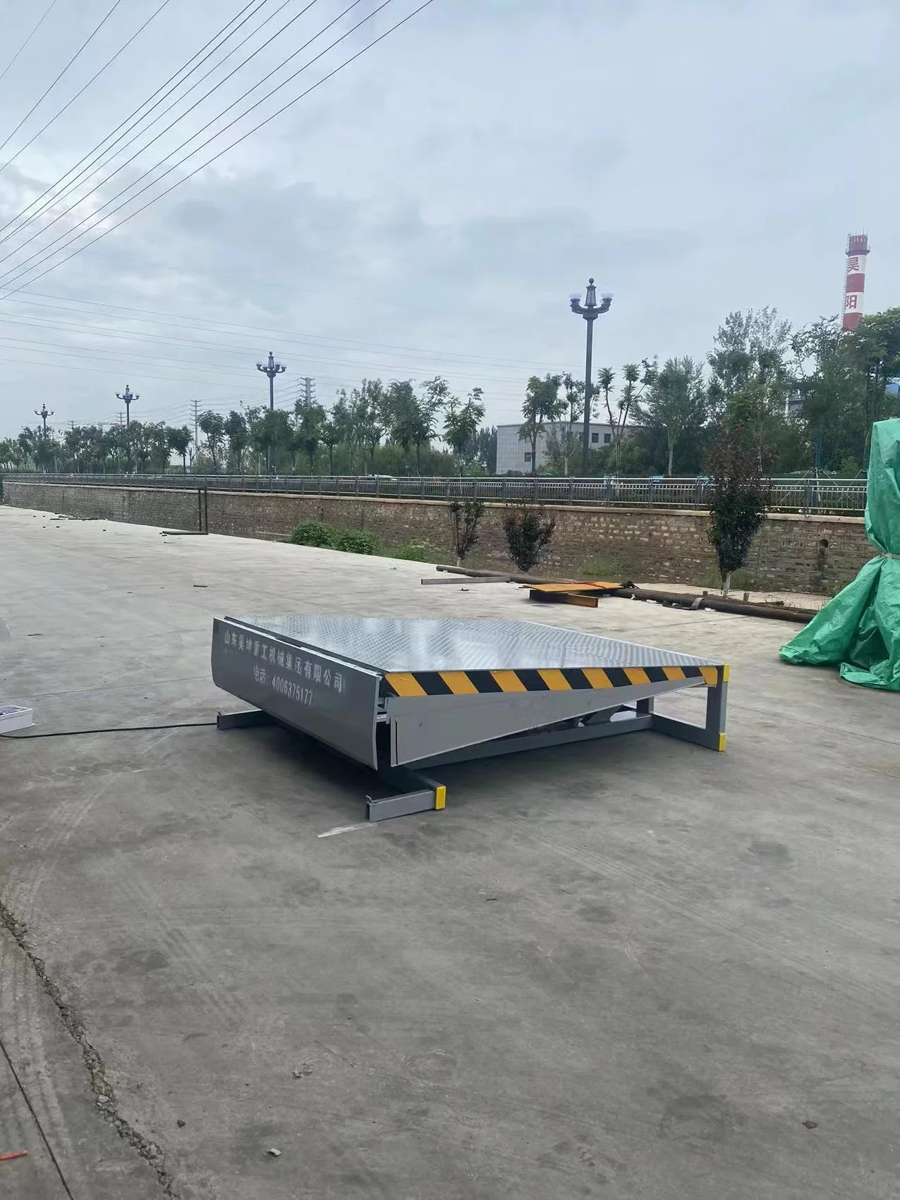 6T 8T 10T 12T manual electric ramp cargo loading forklift truck fixed boarding bridge hydraulic cylinder dock leveler