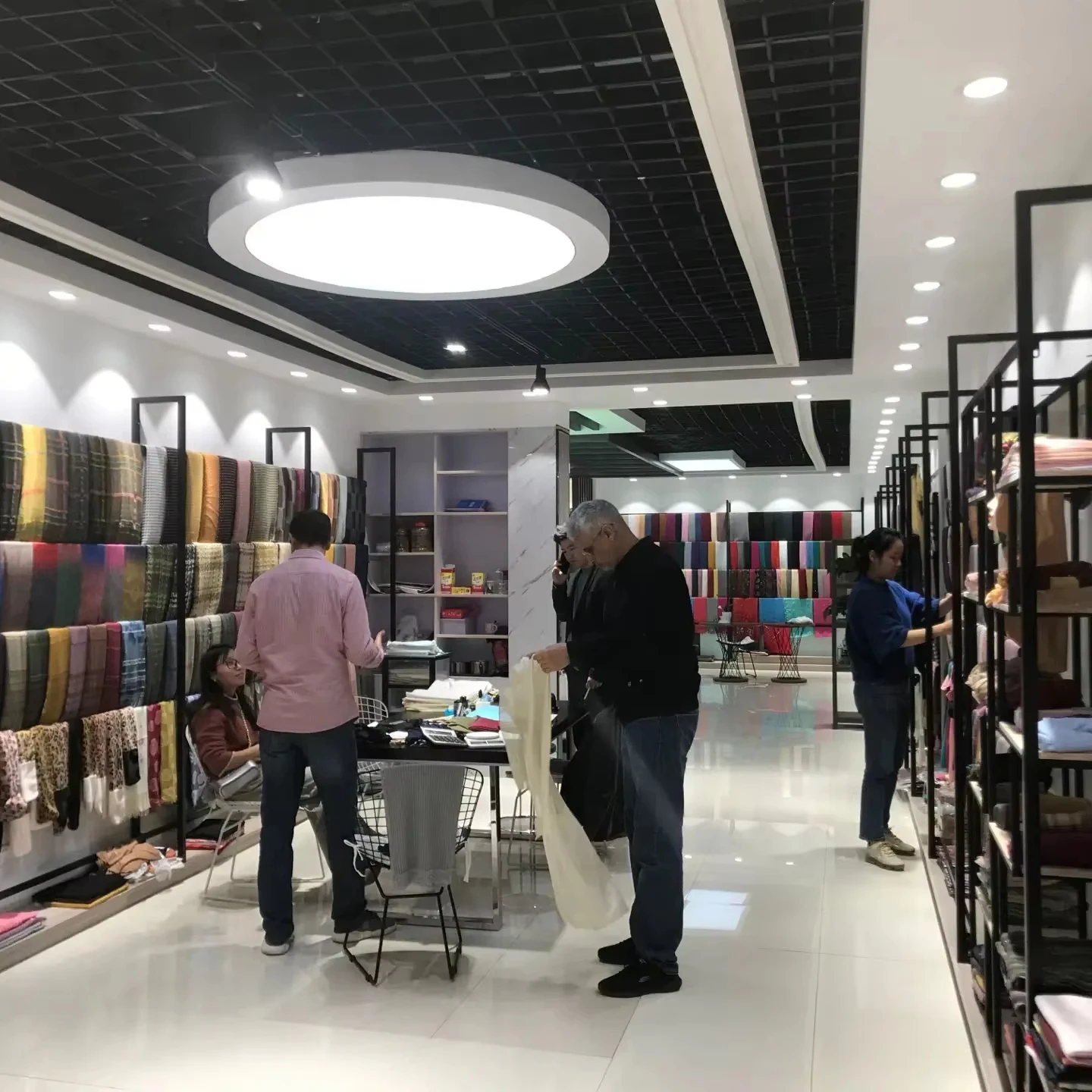 Customized Wholesale Solid Color Malaysian Hijabs Women Turban Scarf Pearl Chiffon Bubble Long Hijab