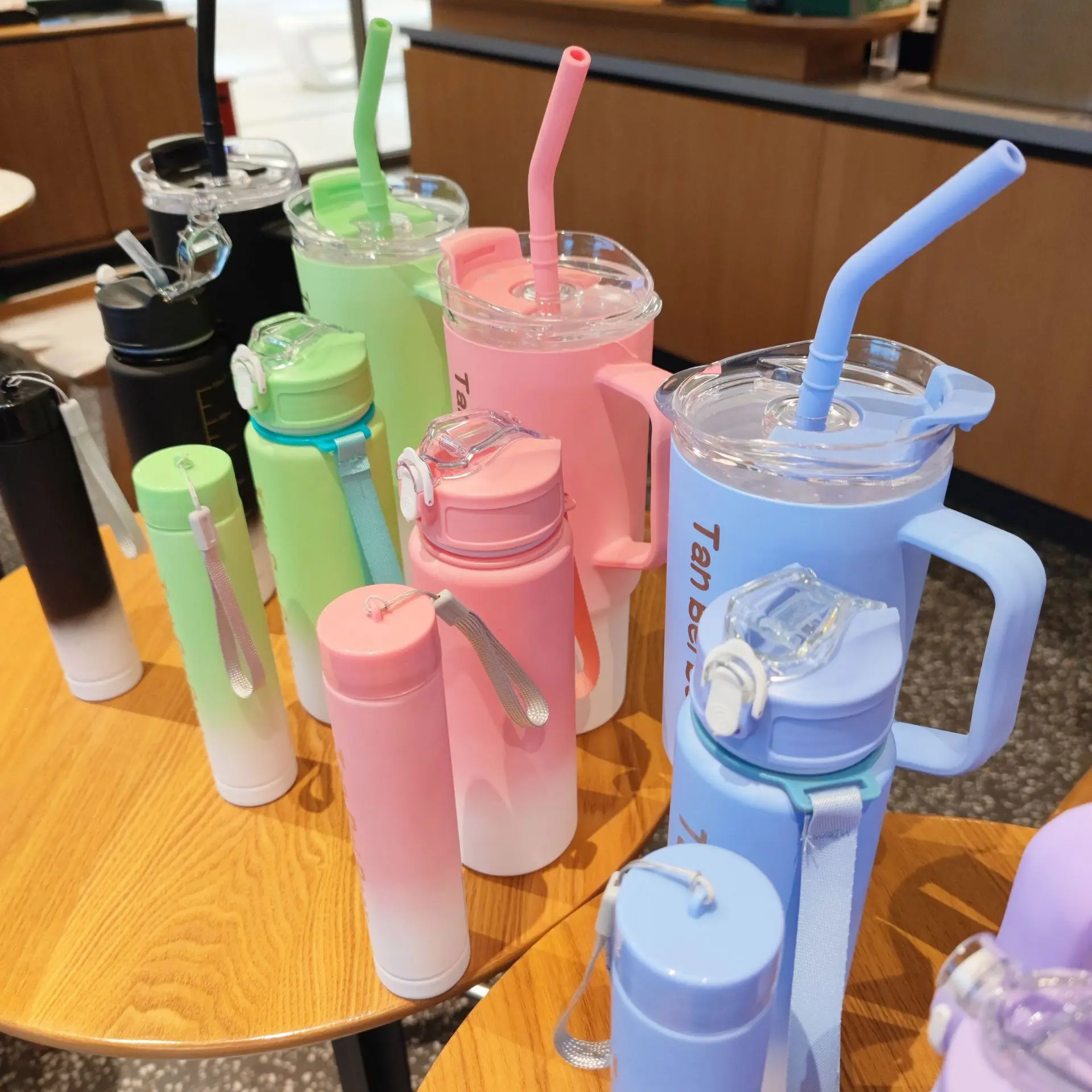 Popular Products 2024 3 in 1 Water Bottle 3Pcs/Set Gym Pop Handle Plastic Fitness Motivation Water Bottle With Straw