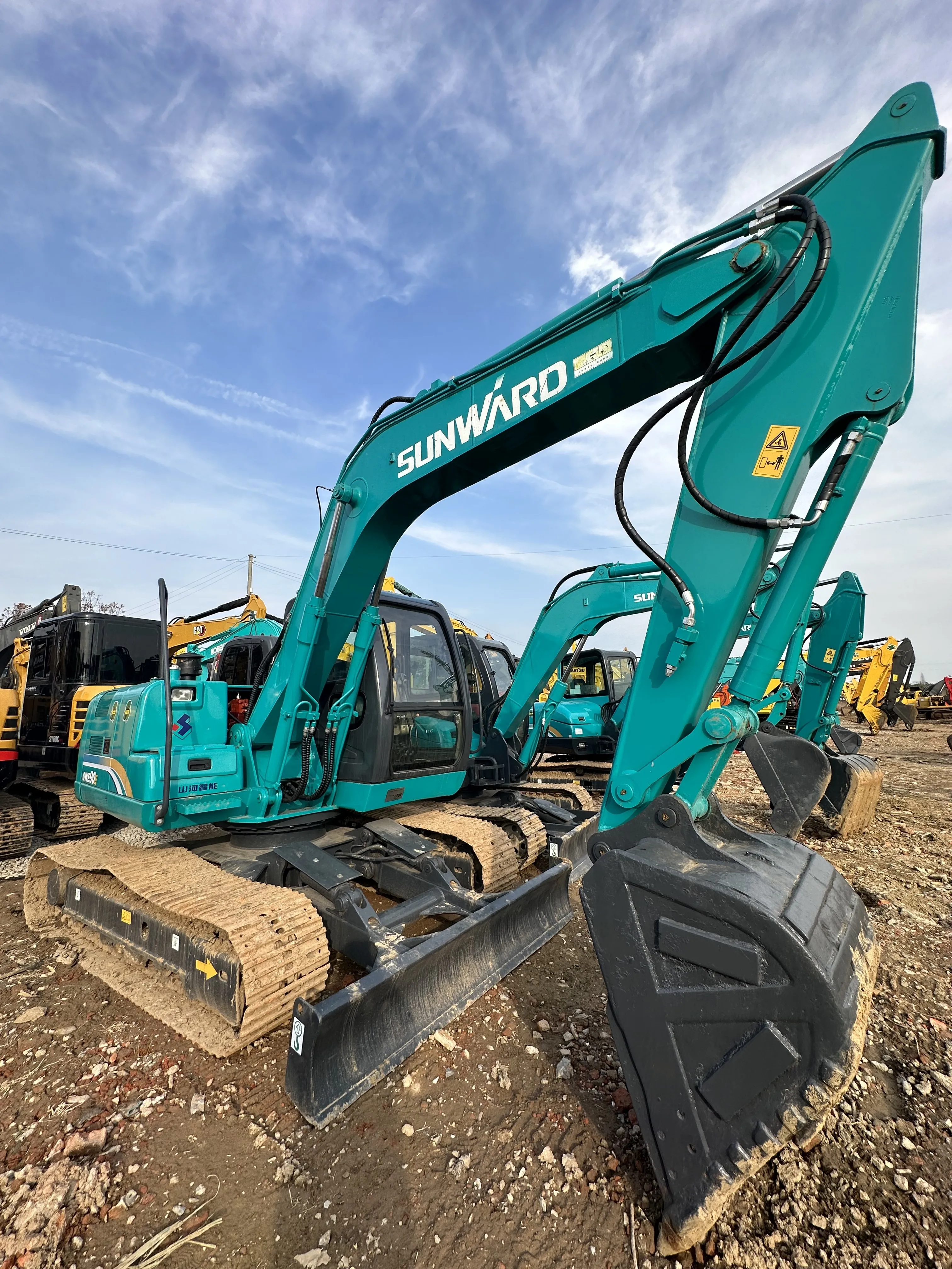 Enjoy fast turnarounds with our quick-service used excavators. Minimal downtime, maximum productivity.SUNWARD 90E