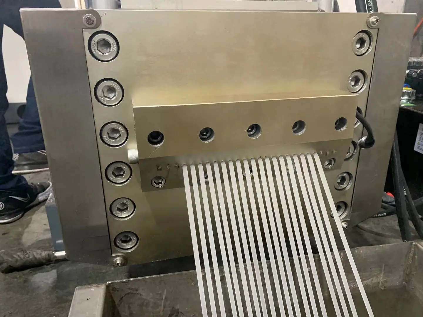 Конкурентоспособная Цена Пластиковые грануляторы делая машину гранулятор ПЭТ гранулирования ПВХ PP PE рециркулируя машина