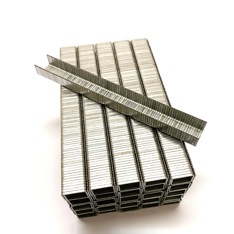 China manufacturer Wholesale galvanized  staples Good performance Silver color grapa 80 Gun staples