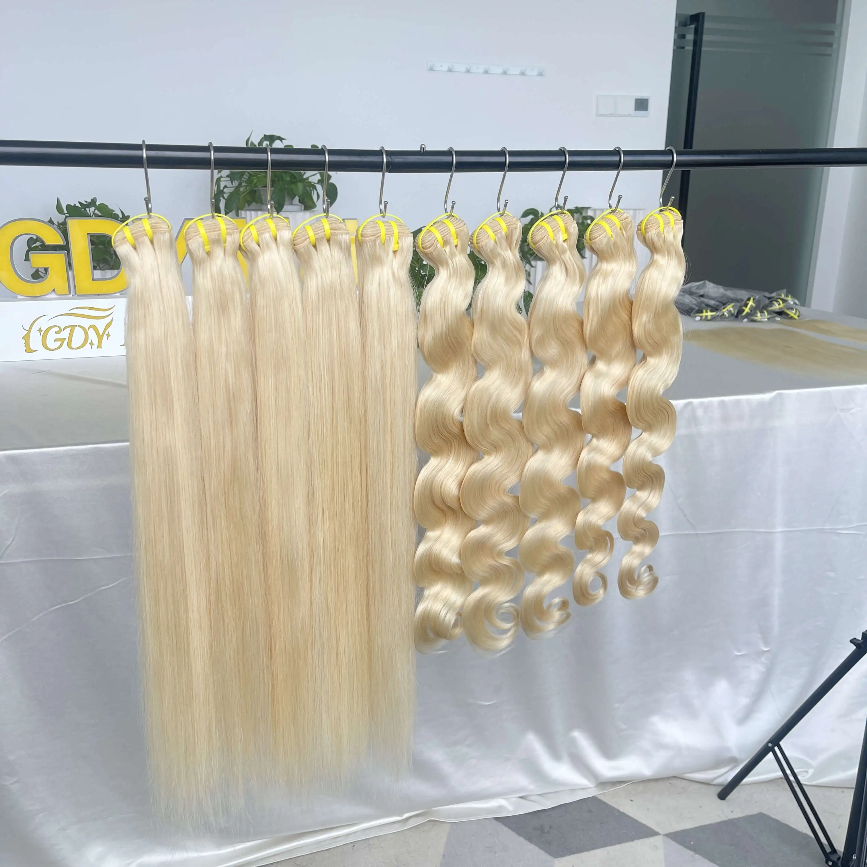 Russian Free Sample Raw Wefted Human Hair Extensions 613 Blonde Bundles with Frontal Hair Weave Distributors