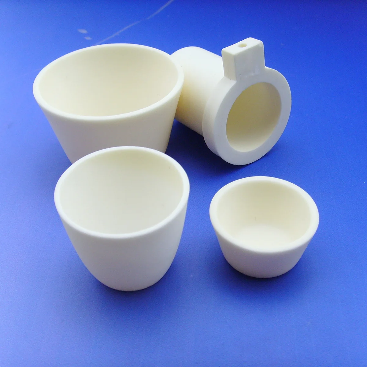 Промышленные термостойкость 99.5% глинозема керамические тигли