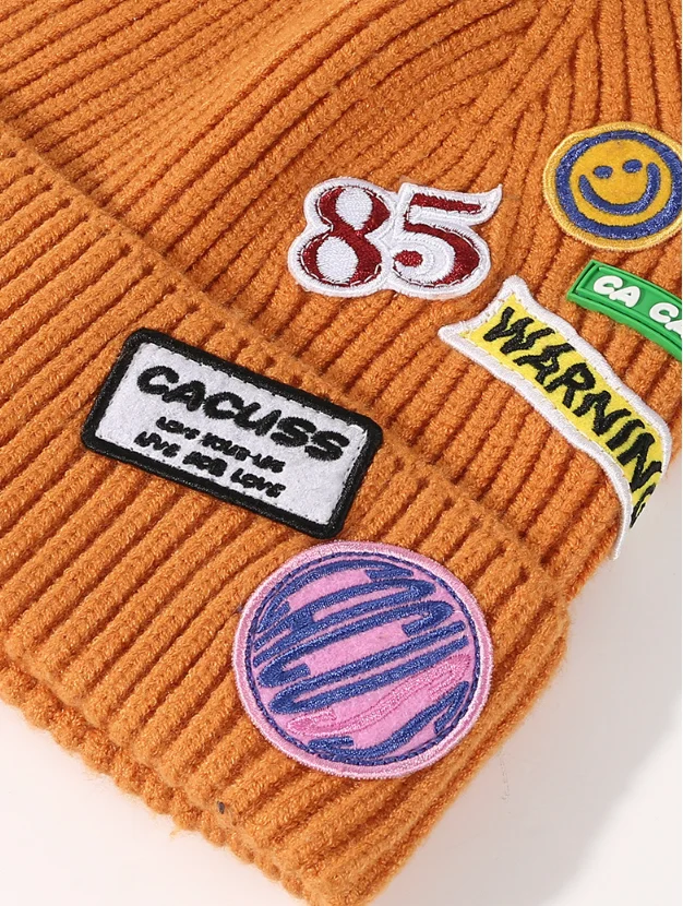 Unisex personality Winter knitted thick warm Beanie Hats with woven patch Logo winter hat for Sports Skiing Cycling Daily
