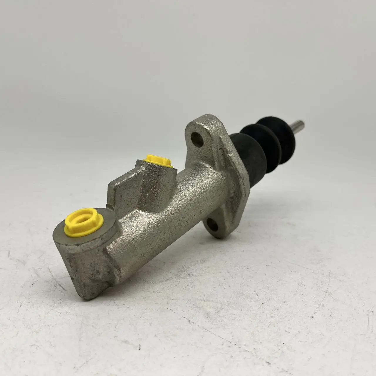 Clutch Master Cylinder for VOLVO TRUCK F12 FL10 F10 FL7 OEM 1698670