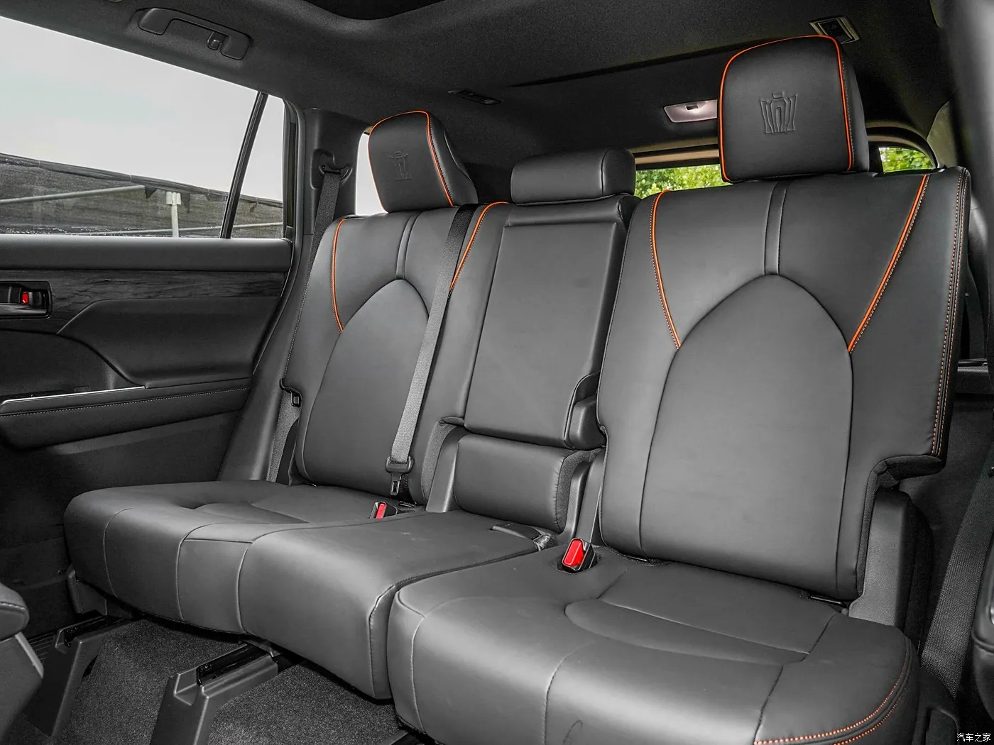 2024 Toyota Crown Kluger среднеразмерный внедорожник Гибридный 2.5L 189HP L4 правостороннее рулевое гибридное топливо оптовая цена Подержанный автомобиль