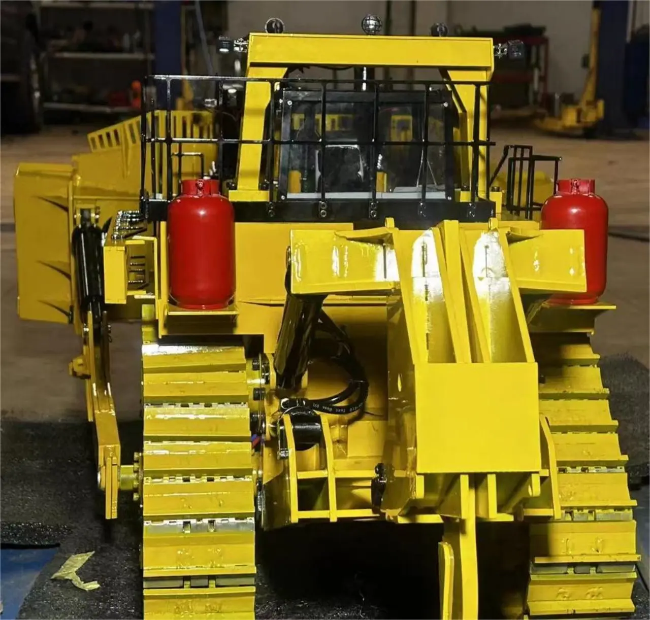 1:10 RC bulldozer - 1/10 RC bulldozer Cat D11T metal hydraulic bulldozer model