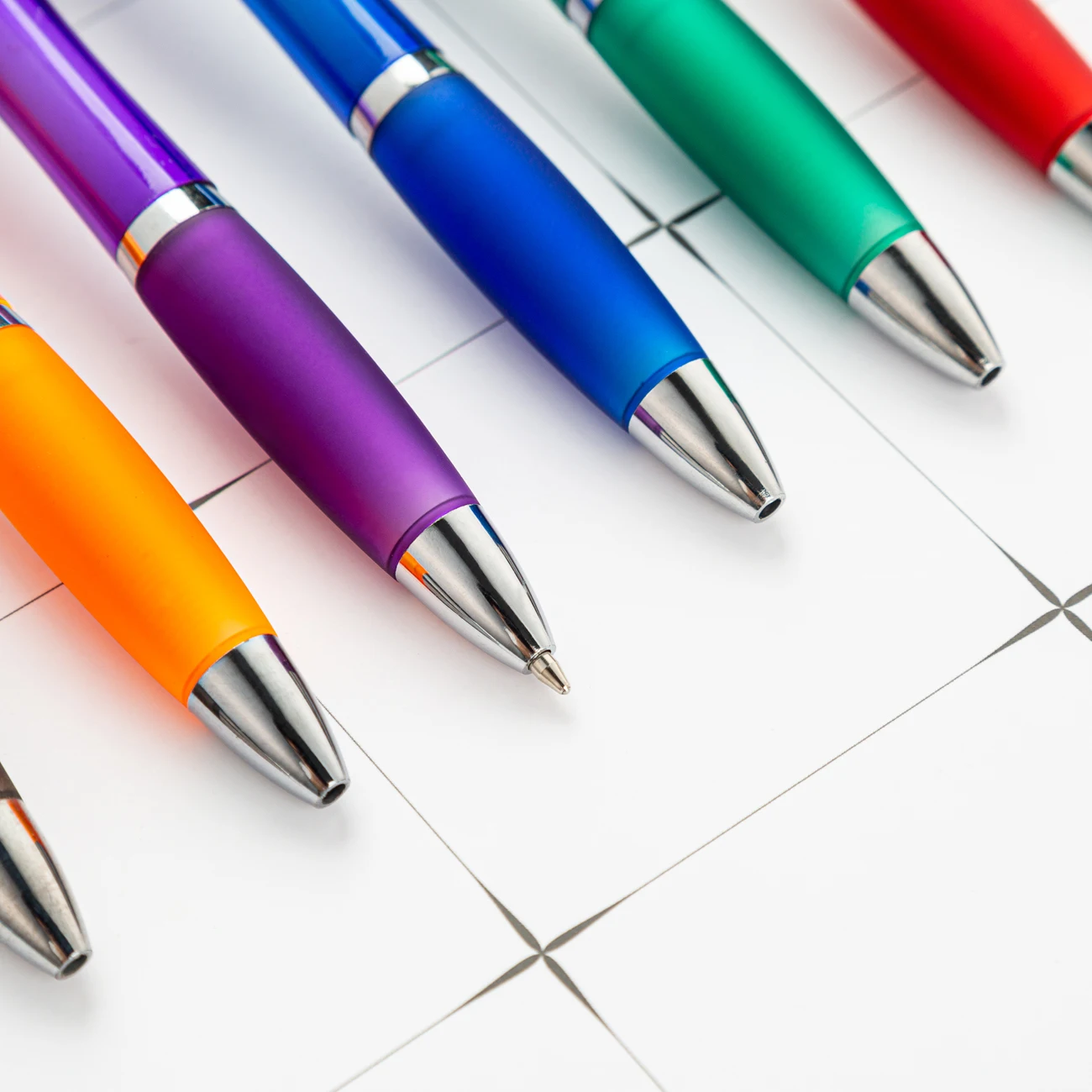 Hot Selling Gradient Color Ballpoint Pen Durable Stylus with Custom Logo Plastic Metal Material for Gifts