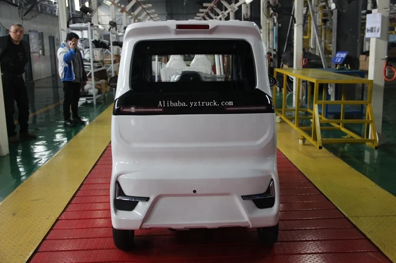 New Energy Electric Vehicle 1000W Motor Power Mini Family Car,AWD White,Green Electric Vehicle