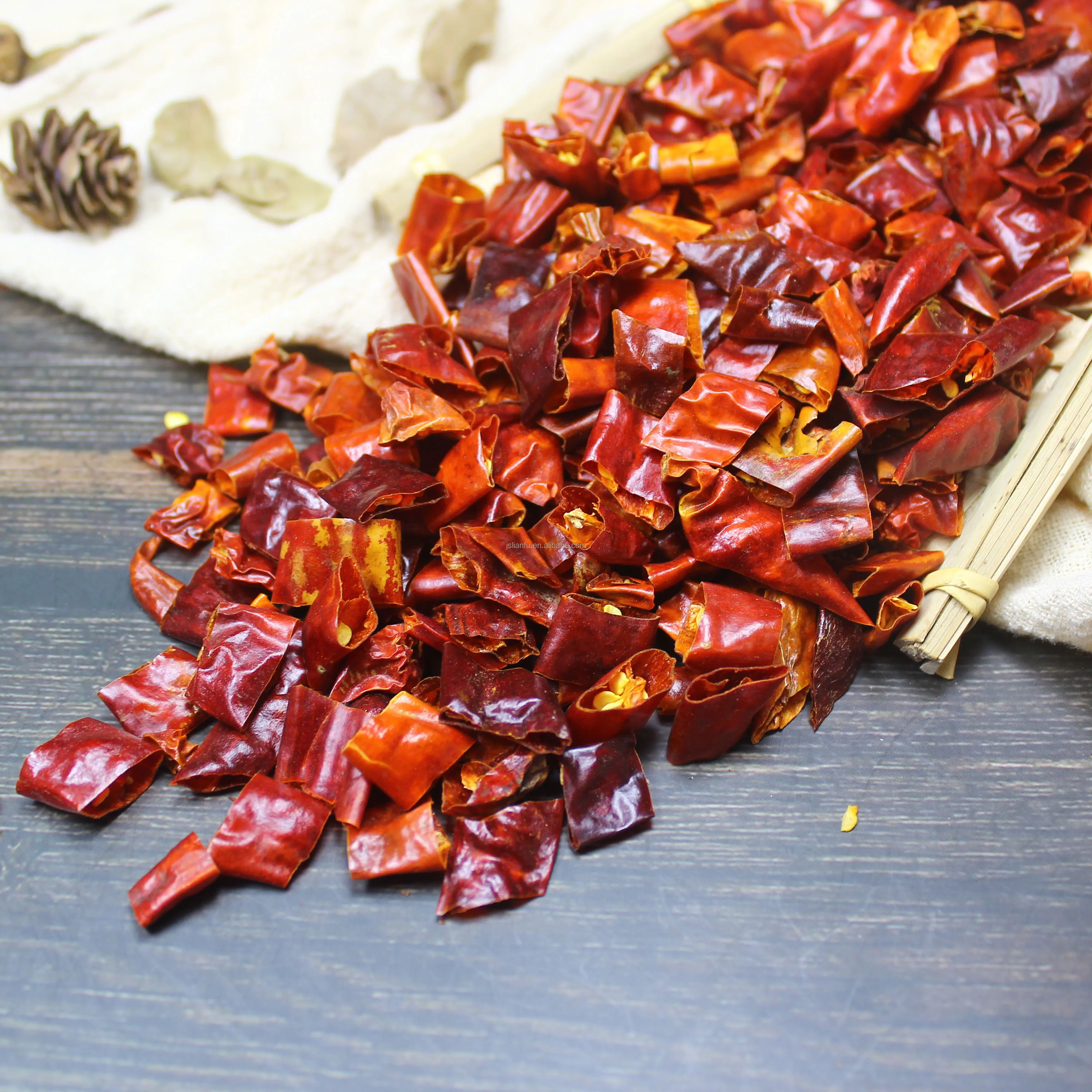 Factory supply High Quality Dried Spicy Red Chili Sliced Chili Rolls