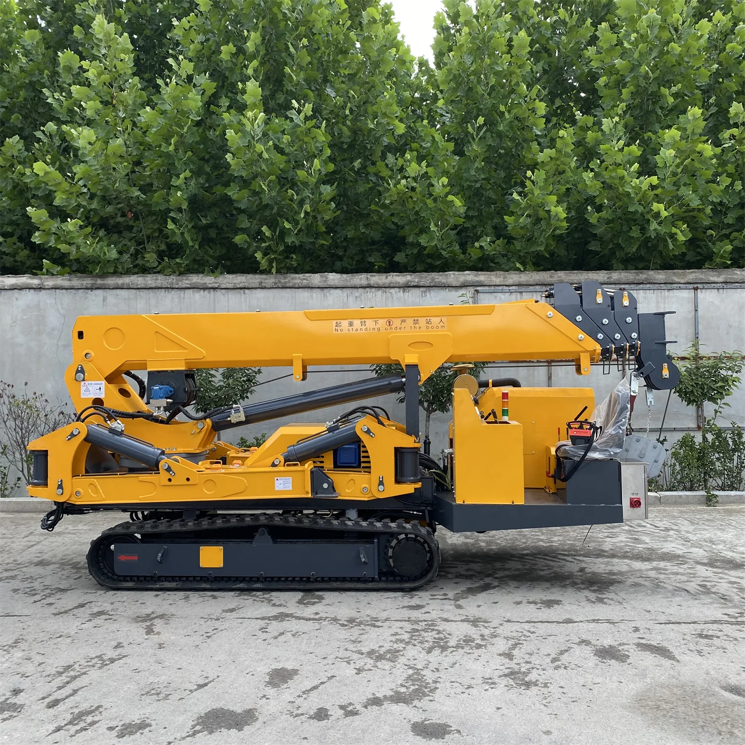 Wholesale New Caterpillar Spider Crane Lifter Small 0-2.5km/h Walking Speed Construction Essential Engine Gear Mini Crane