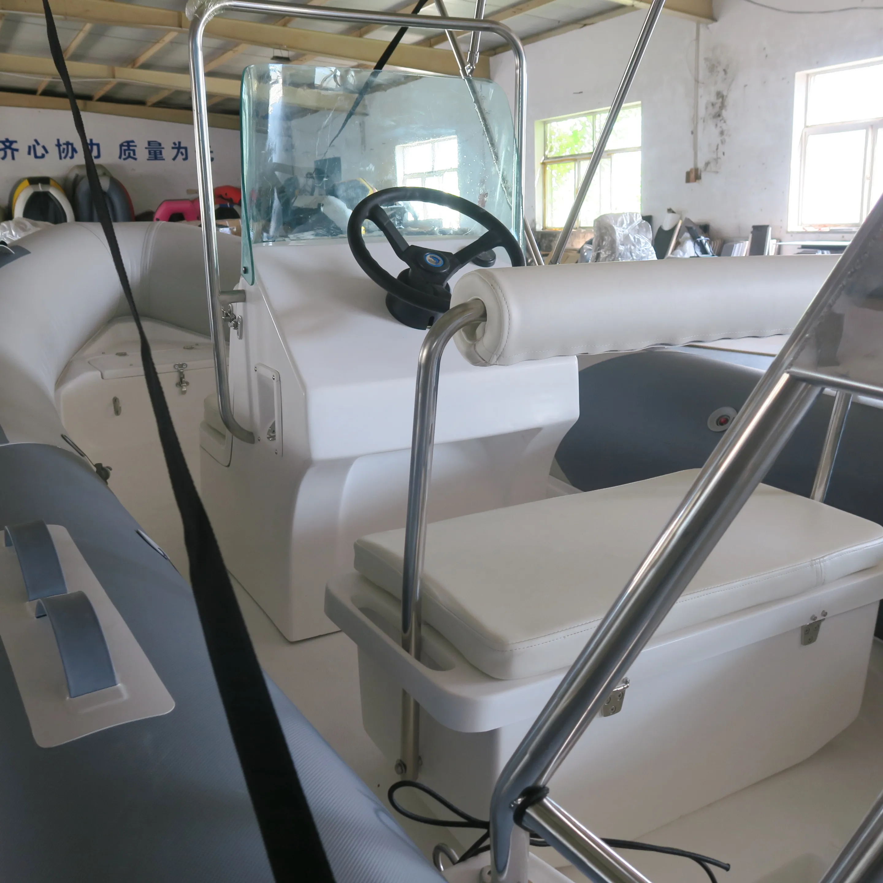 Китайский роскошный 430 480 см hypalon ПВХ рыболовный жесткий надувной спортивный ребро лодка спасательная с центральной консолью