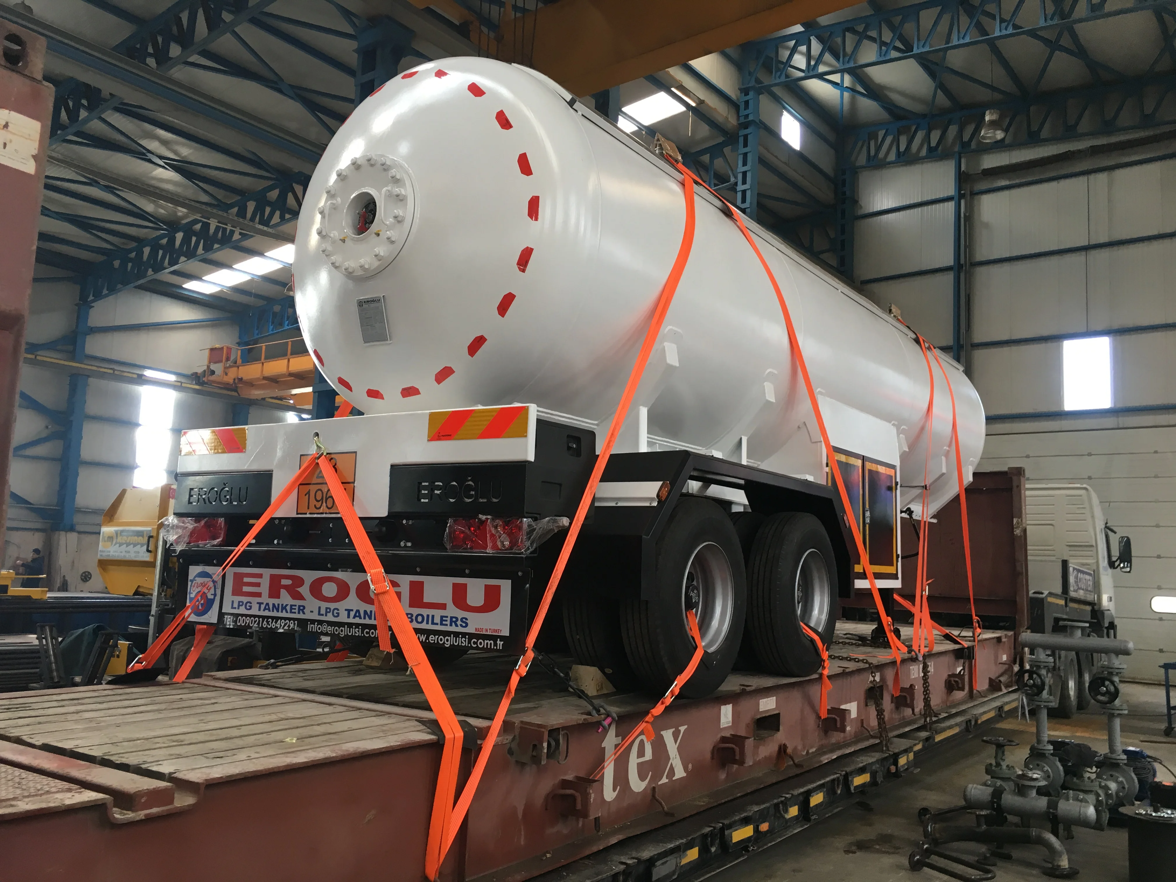 LPG SEMI TRAILER TRANSPORT TANK High Quality 25000L Fuel Tanker Truck 20M3 Engine Storage Camion Citerne