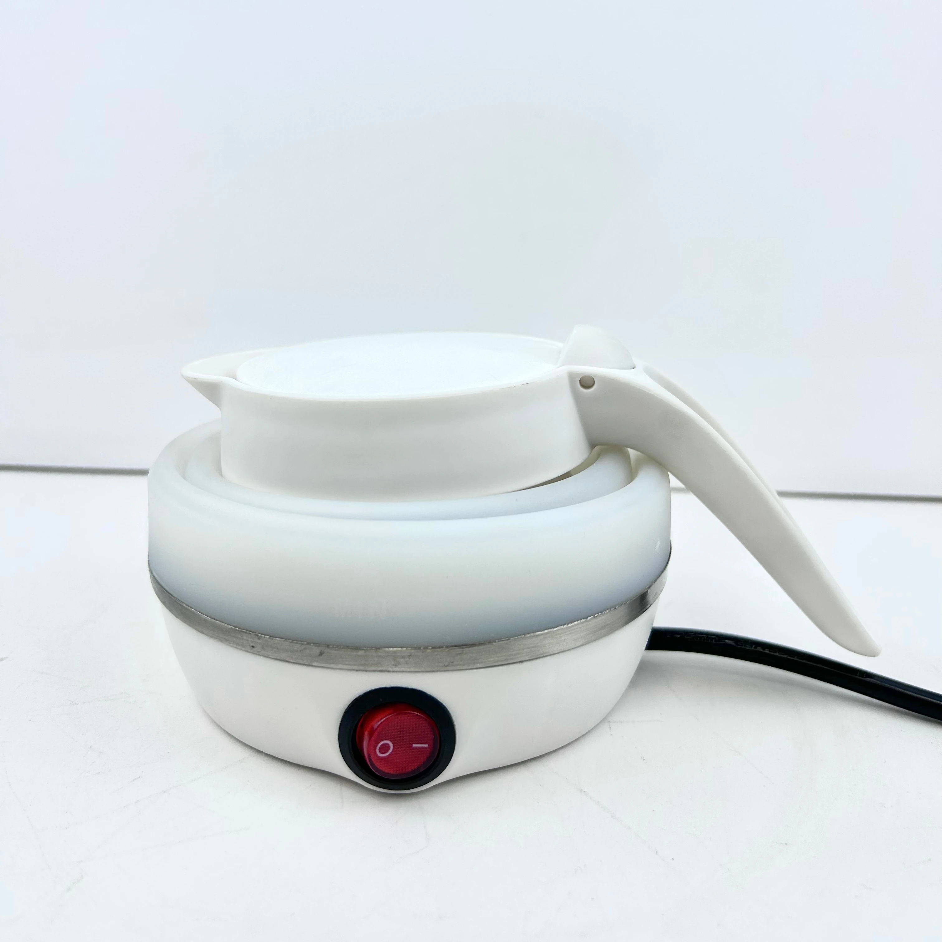Folding Design Electric Kettle with Mechanical Knob Switch Silicone Keep Warm Feature for Home or Travel Use